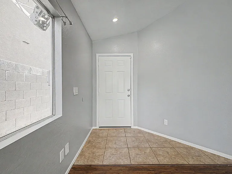 14718 N 154th Ln — Photo 8