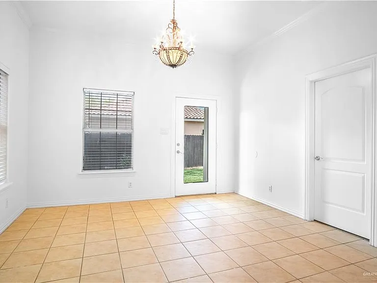 3316 Zoe Ave — Photo 10