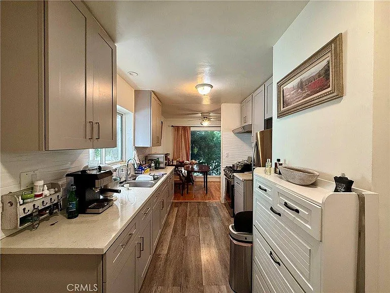 408 N Pacific Ave — Photo 3