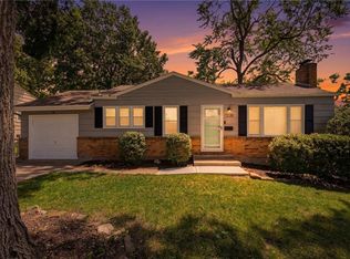 7423 Glenwood Ln, Overland Park, KS 66204