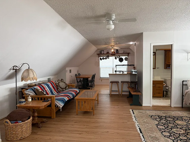1109 S 6th St #B — Photo 9