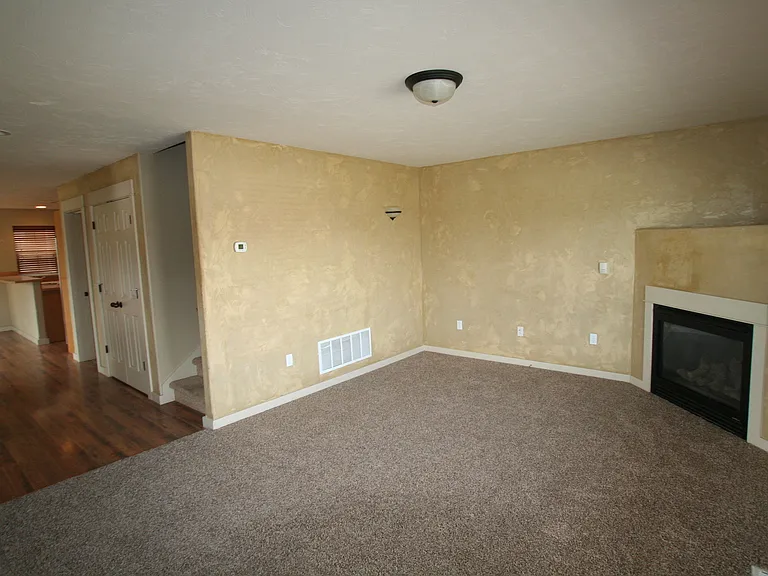 1091 N 14th Ave — Photo 10