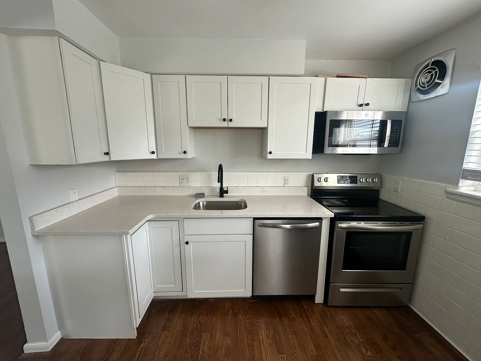 2 bed, 950 sqft, $1,795 — Photo 4