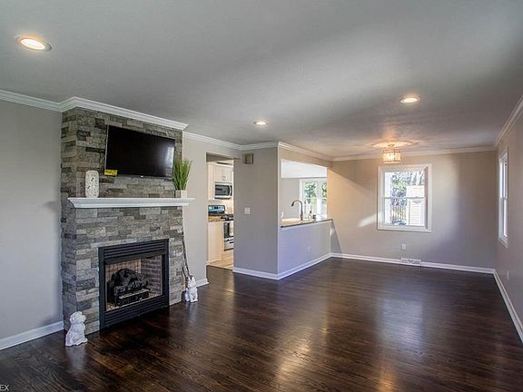 3rd image of 22530 Sycamore Dr