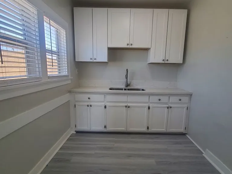 832 W Florence Ave #8A — Photo 4