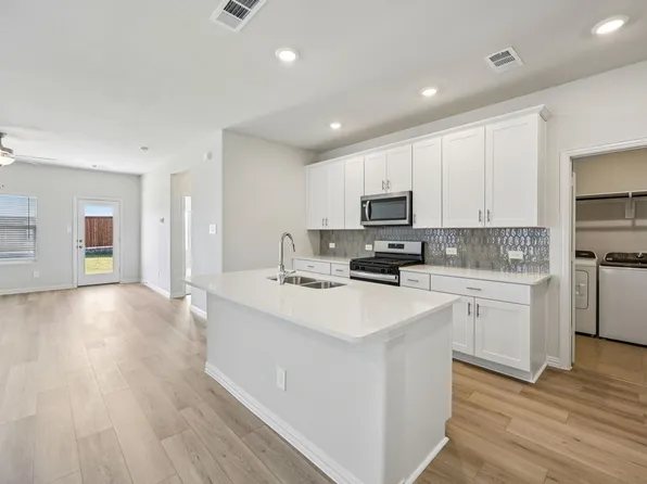 717 Dotty Dr, McKinney, TX 75071