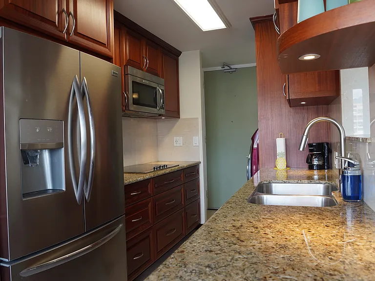 2085 Ala Wai Blvd — Photo 10