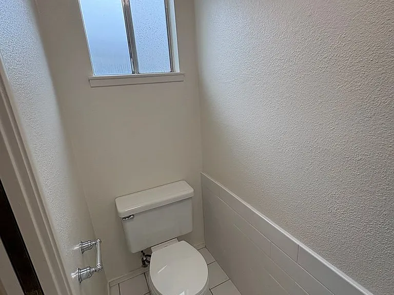 2232 E Paradise Ave — Photo 19