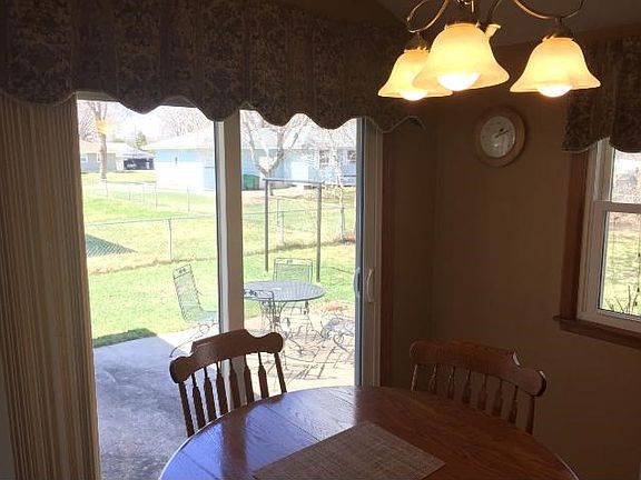 Patio door walk out to patio. Great for entertaining!