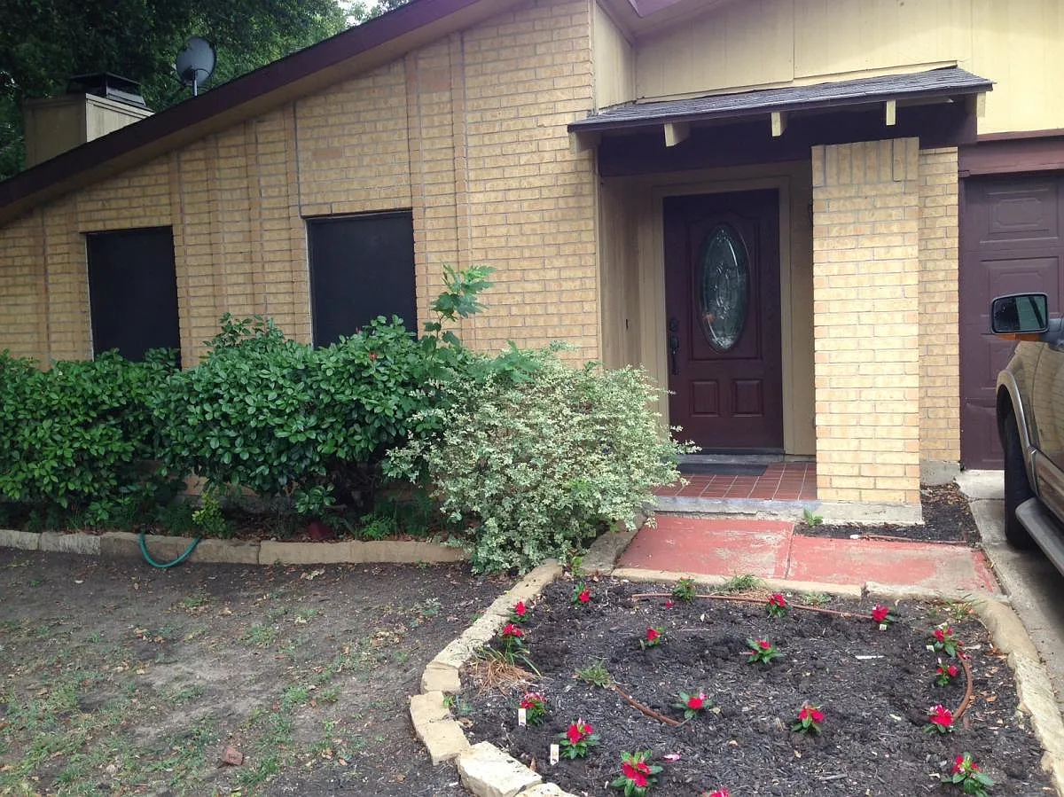 Building Photo - 6901 Red Fox Trl