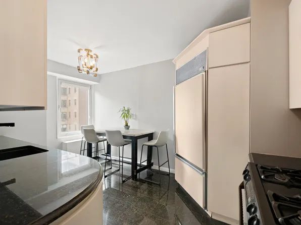 303 East 57th Street 11L image 3 of 7