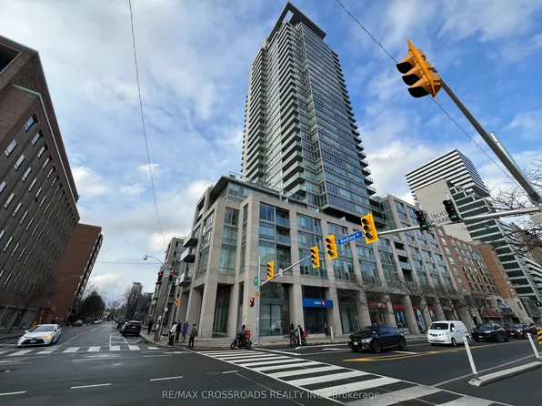 1 Bedford Rd #3003, Toronto, ON M5R 2B5