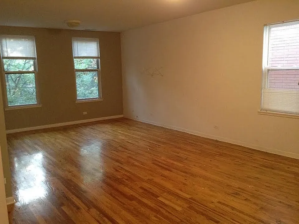 1069 N Hermitage Ave #2