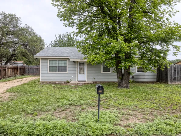 411 W Calera, Uvalde, TX 78801