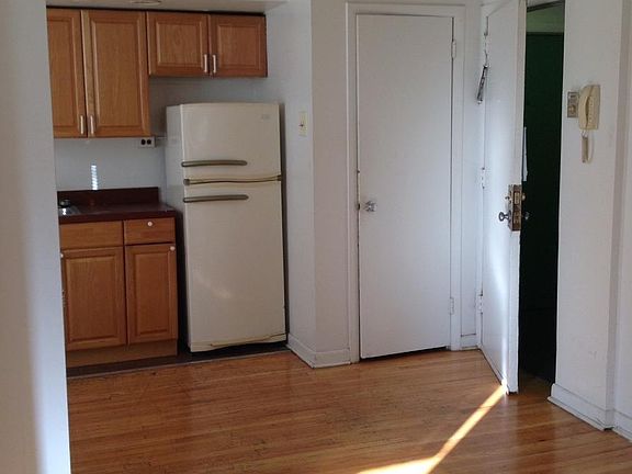 2nd image of 425 S Carlisle St APT 3B