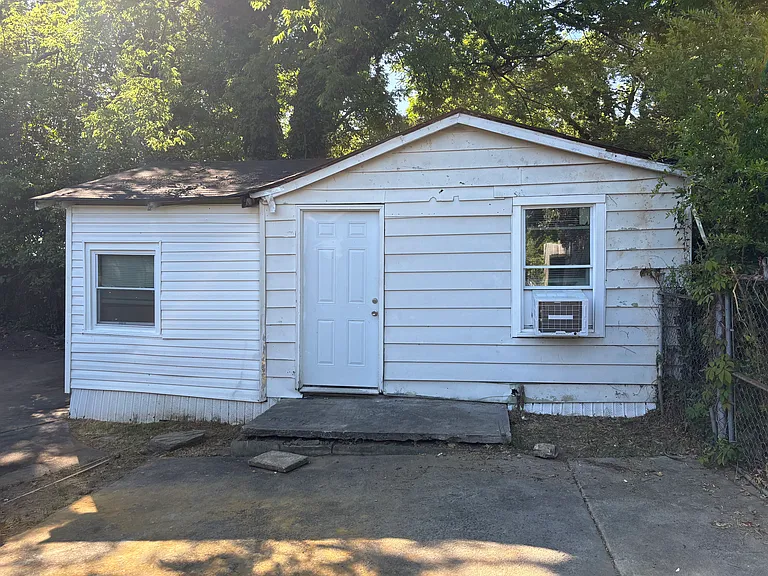 1723 Cedar St — Photo 11