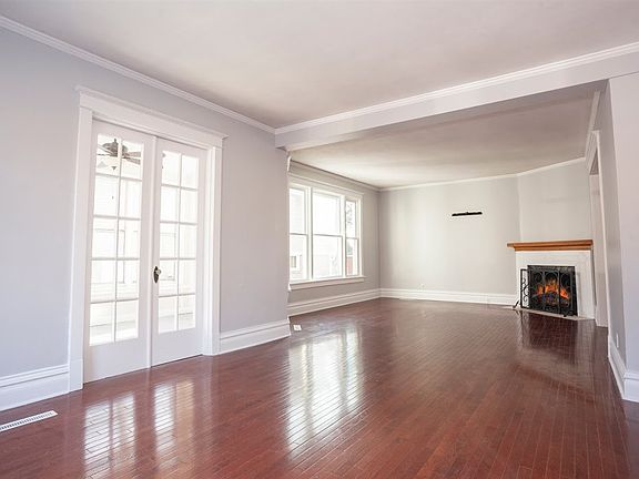 5th image of 120 Lawn Pl