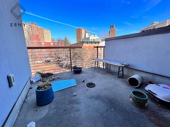 4th image of 374 Kosciuszko St #3A