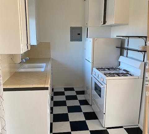5th image of 607 Parkman Ave APT 4