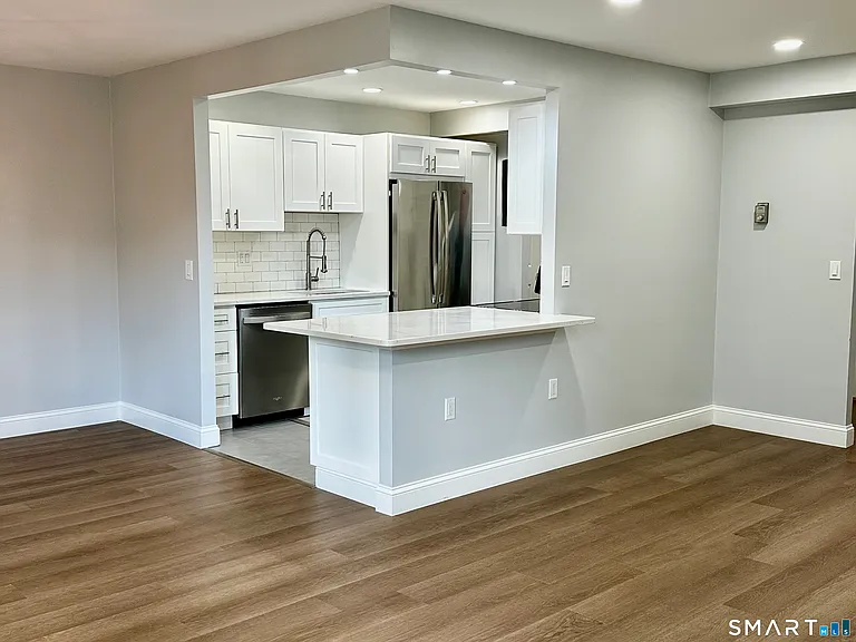 887 Farmington Ave #2I — Photo 4