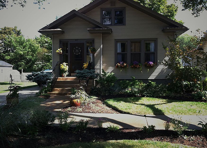 2nd image of 837 Saint John St