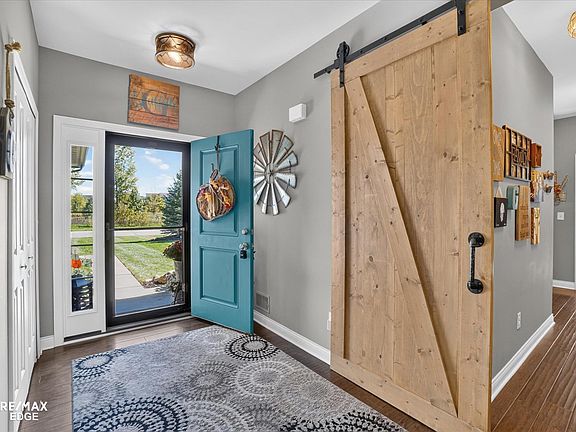 3rd image of 8308 Peninsula Cir