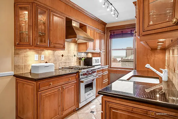 Sold by Modern Spaces | media 4