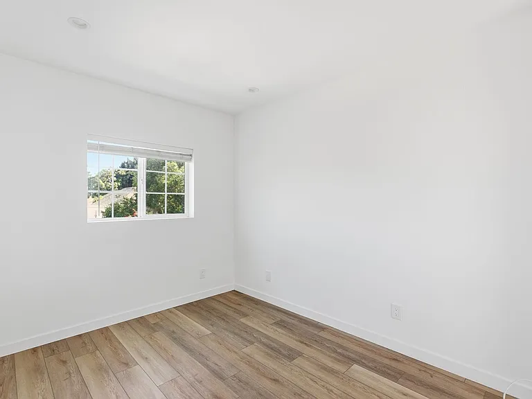 4177 Naomi Ave — Photo 15