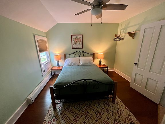 Upstairs 2nd Queen bedroom
