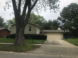 2410 Lyndhurst Dr, Champaign, IL 61820