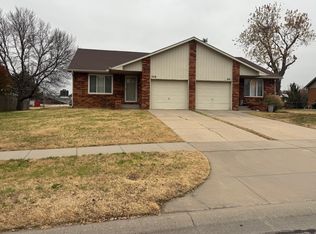 359 N Country Acres Ave, Wichita, KS 67212