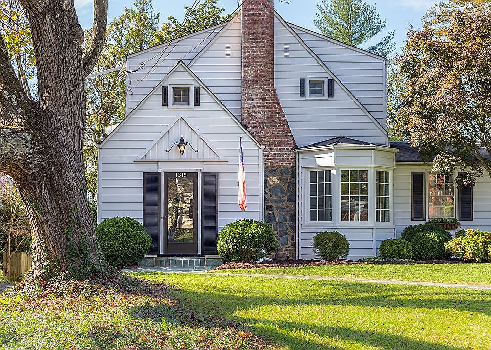 1st image of 1319 Oakwood Ct