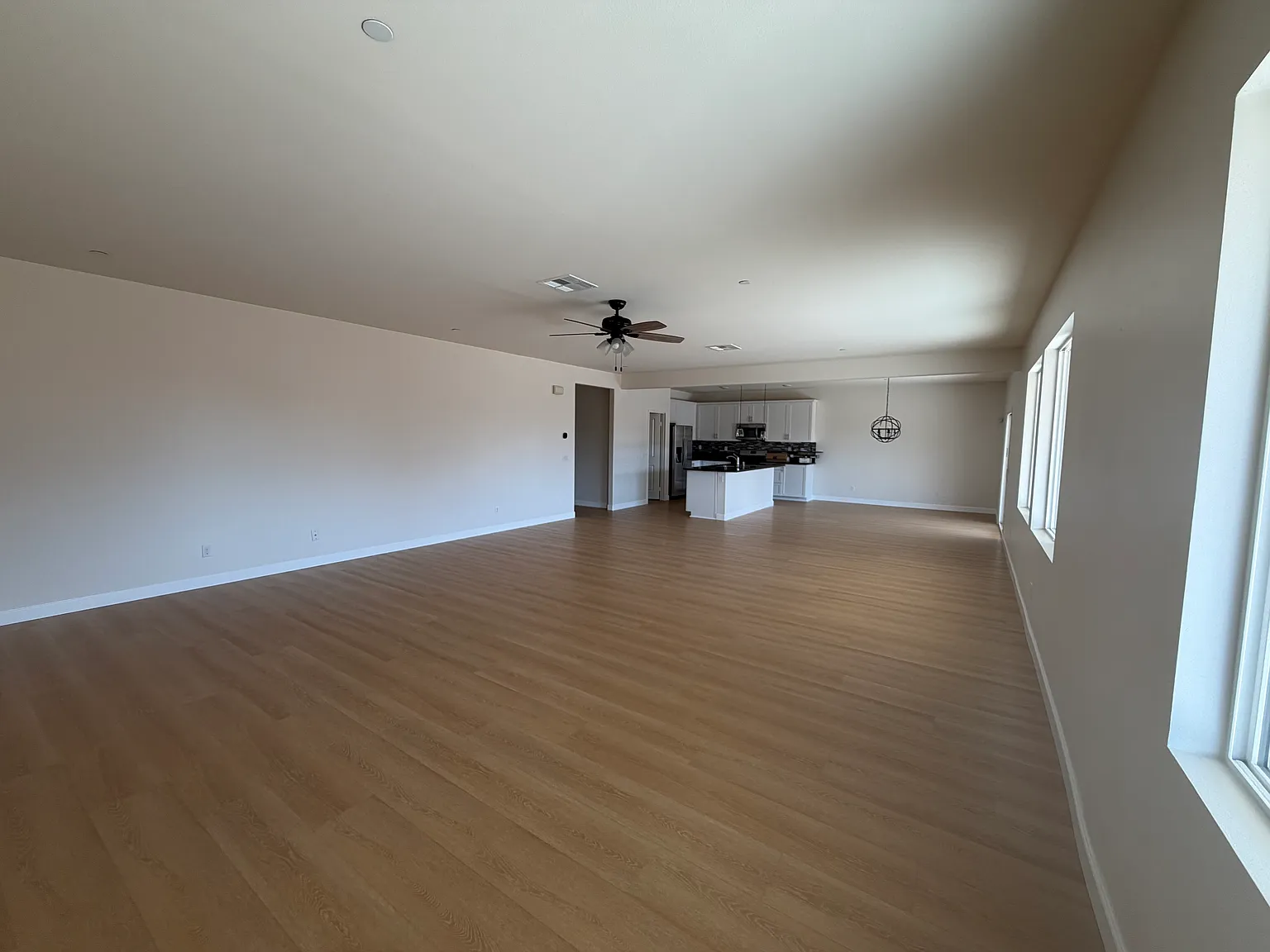 5 bed, 2.5 bath, 2770 sqft, $3,900 — Photo 4