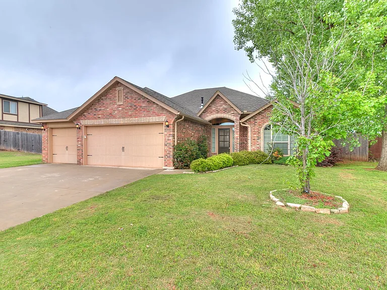 4909 Kelly Lakes Dr — Photo 2