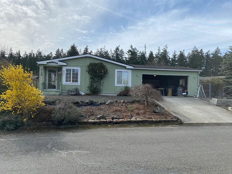 2198 Victoria Ave — Photo 13