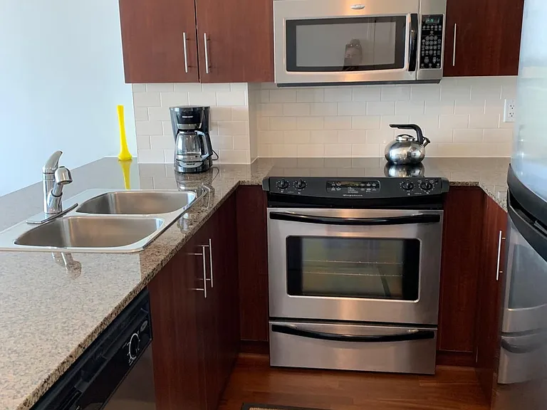 15 Windermere Ave #1803 — Photo 8