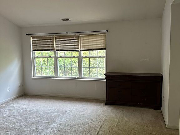 3rd image of 11911 Hunters Ln