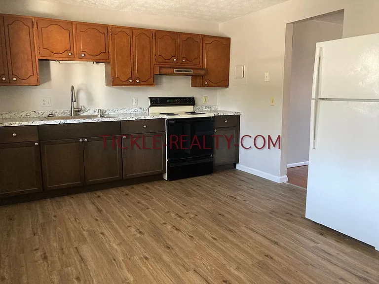 1868 Livingston Rd — Photo 32