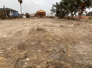 101 Lakeview Rd, Rockport, TX 78382
