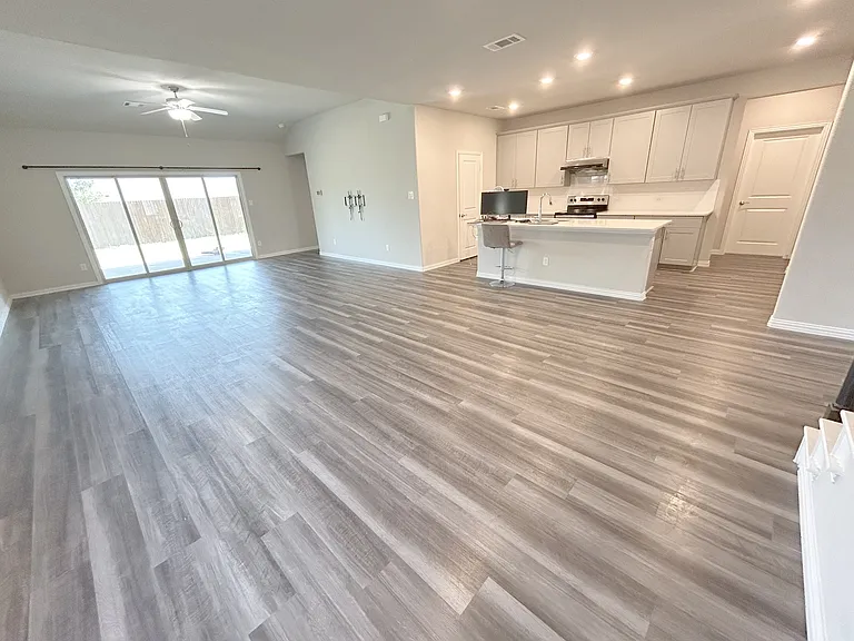 212 Stonebrook Trl — Photo 9