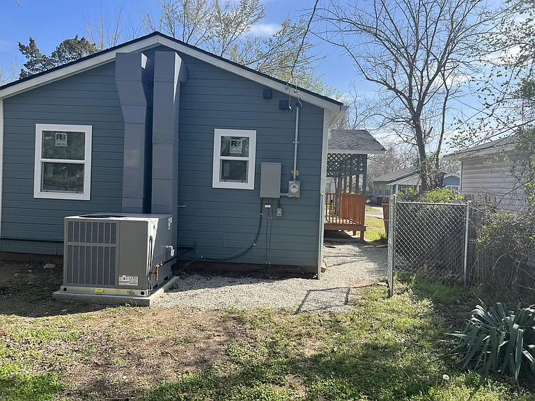 221 W Himes St — Photo 15