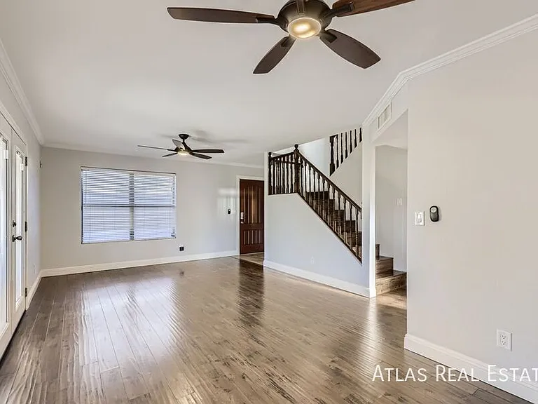 8834 W Willowbrook Dr — Photo 3