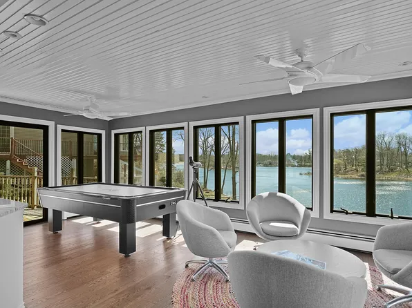 2370 Holtman Dr NE, Grand Rapids, MI 49525