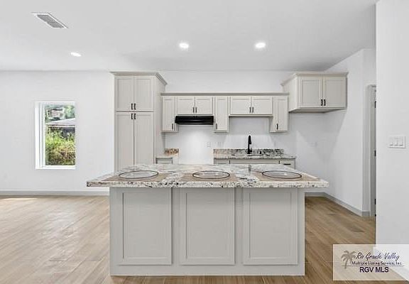 2nd image of 565 Corral St
