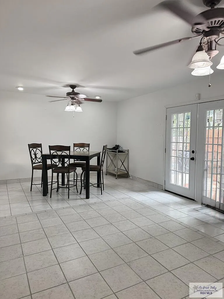 2 bed, 1.5 bath, 1319 sqft, $1,750 — Photo 4