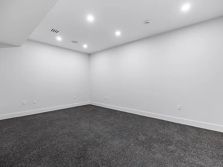 242 Hardenburgh Ave — Photo 45