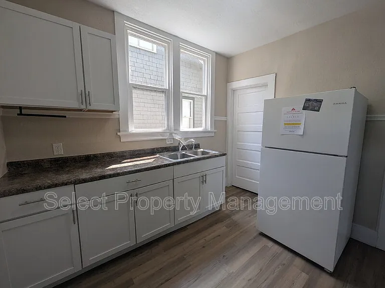 1148 W Packard Ave — Photo 9