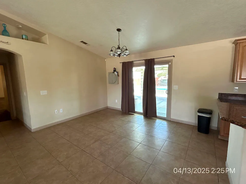 4 bed, 2100 sqft, $2,610 — Photo 4