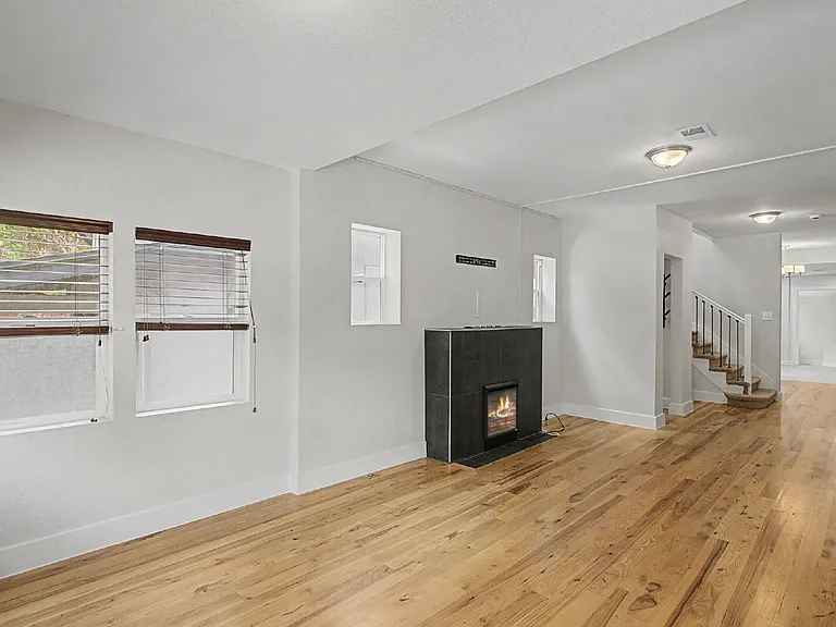 1230 N Logan St — Photo 17