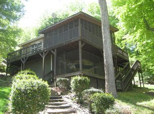 707 Victoria Ln, Hickory, NC 28601